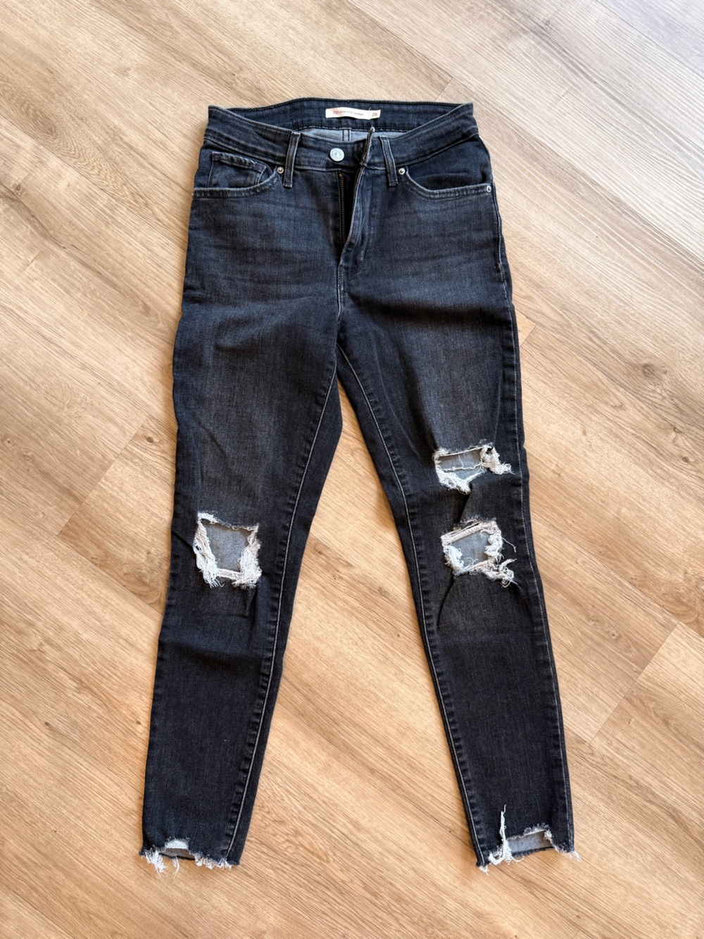 Levi’s Women’s Distressed Black Skinny Jeans Size 26